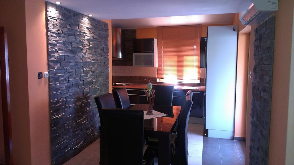 Apartments Hana Starigrad Paklenica Oda fotoğraf