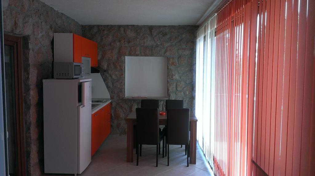 Apartments Hana Starigrad Paklenica Oda fotoğraf